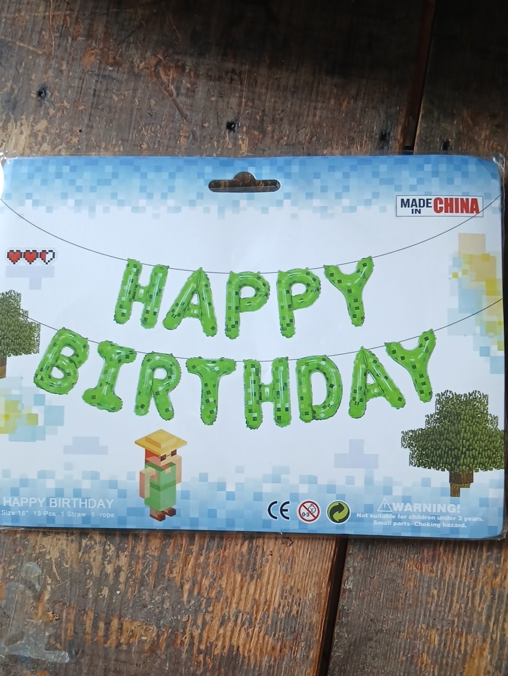 Minecraft-themed "HAPPY BIRTHDAY" balloon banner set.